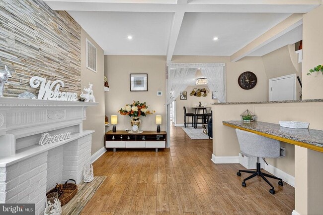 Building Photo - 426 Main St