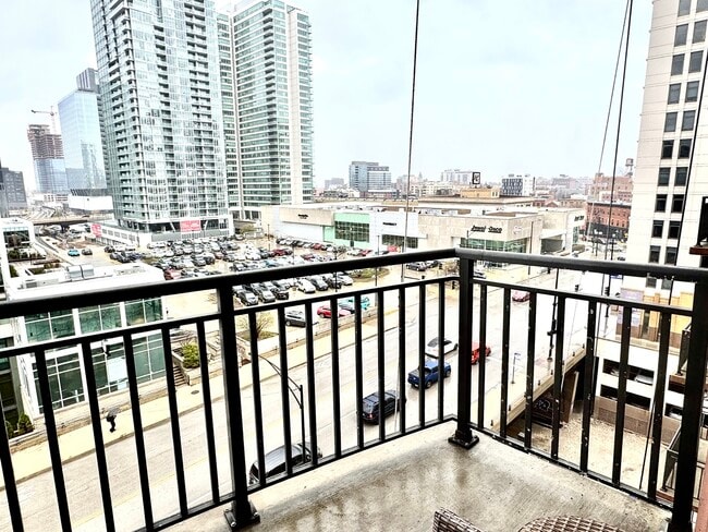 Building Photo - 330 N Jefferson St