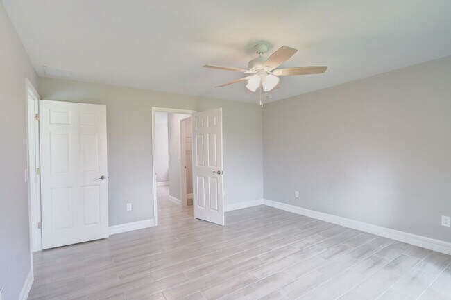 Building Photo - MUST SEE-CUSTOM BUILT-LARGE NEWER CONSTRUT...