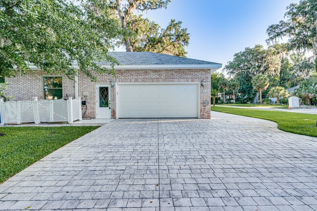 Building Photo - 4/3 Pool Home in Halifax Plantation