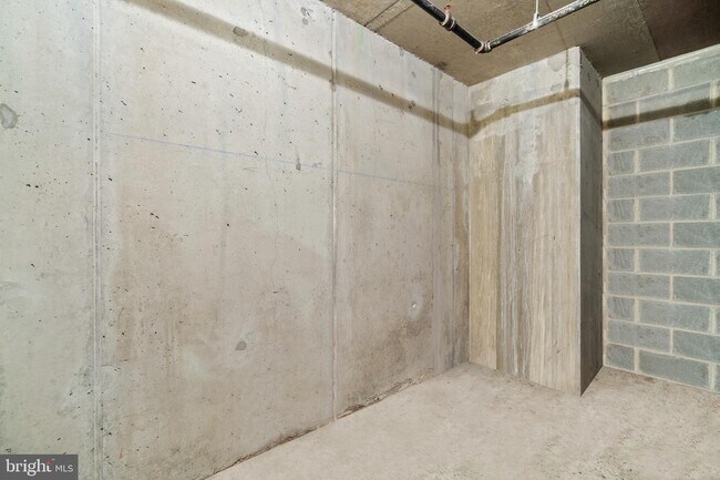 Building Photo - 2120 Vermont Ave NW