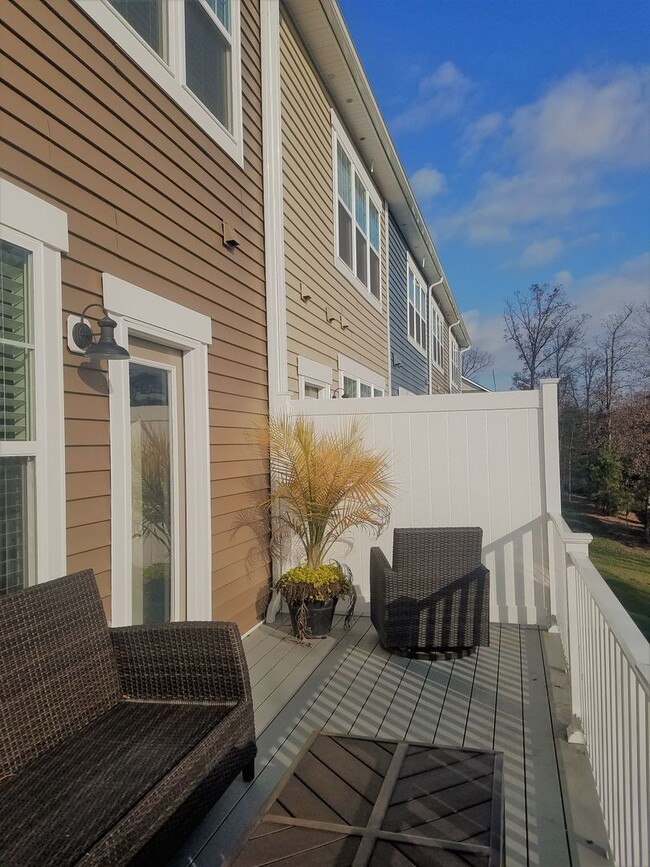 Building Photo - Gorgeous 3 story townhome in West End Henrico with loads of upgrades!