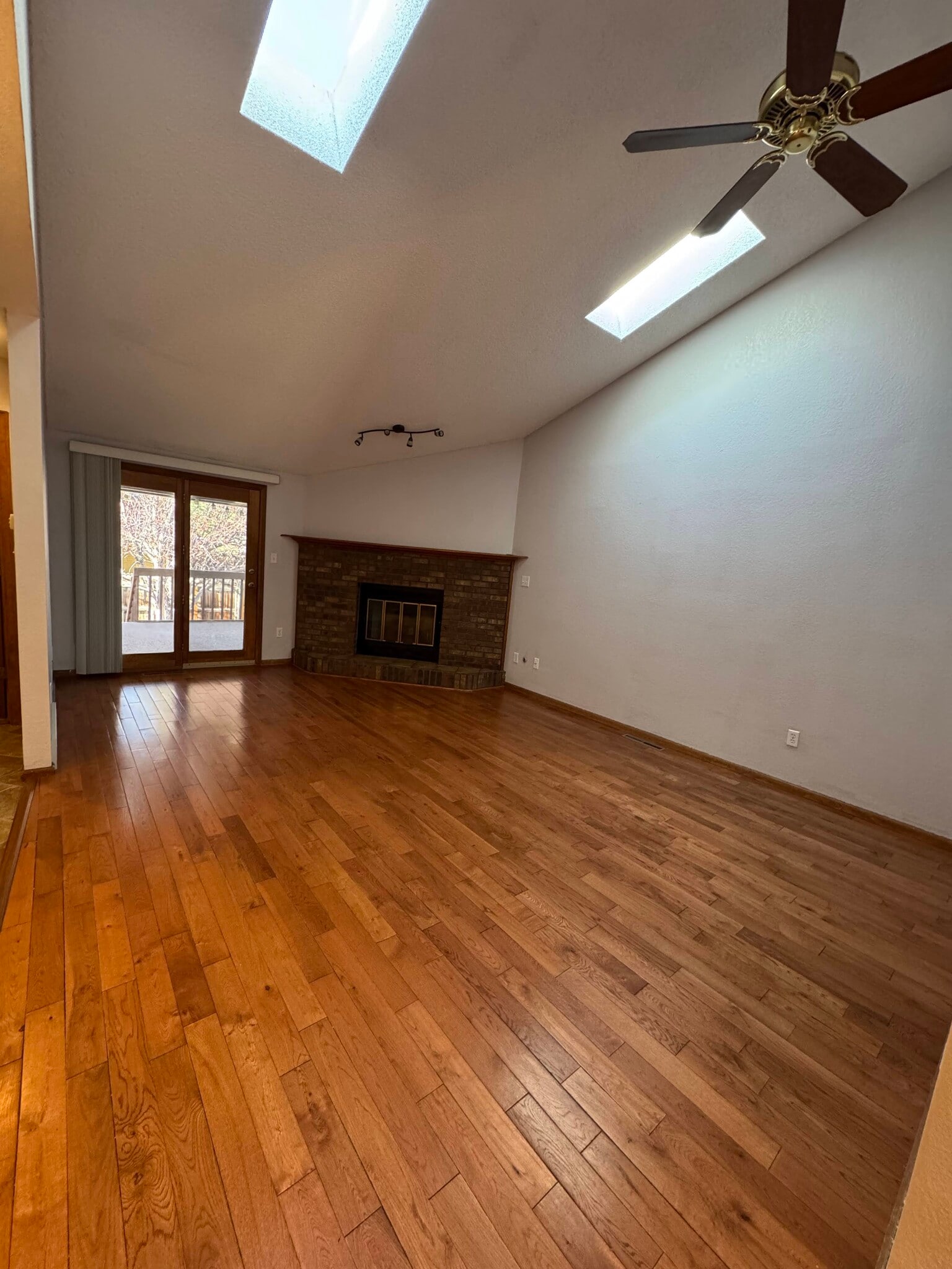 Great Room, Door to Patio, Fireplace - 5510A TOWNSEND PL