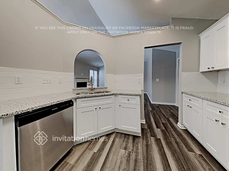 Building Photo - 8122 Bella Vista Ct