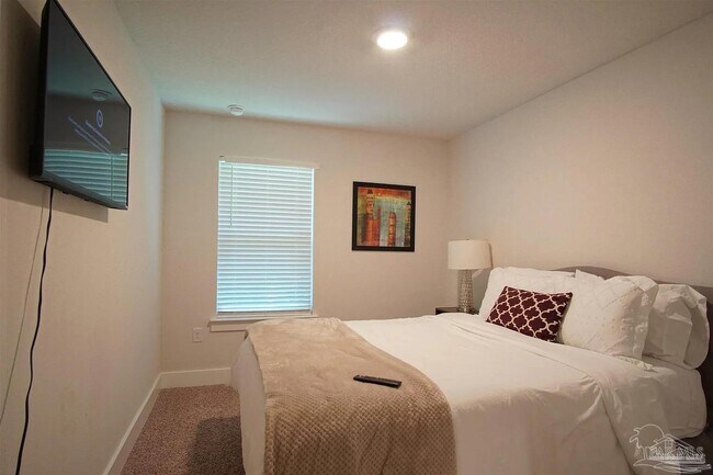 Building Photo - 1435 Iroquois Ct