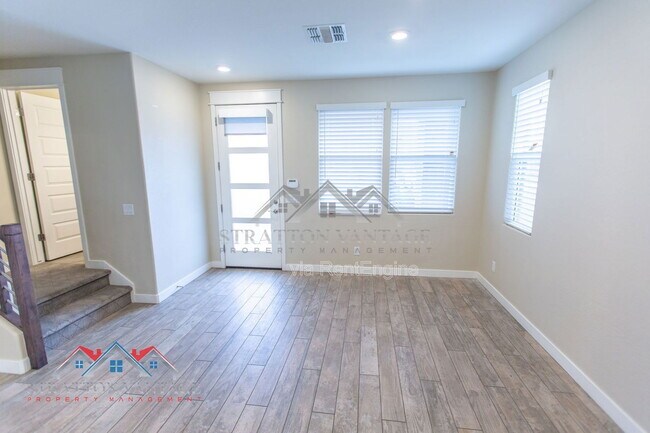 Building Photo - 2095 S Saguaro Dr