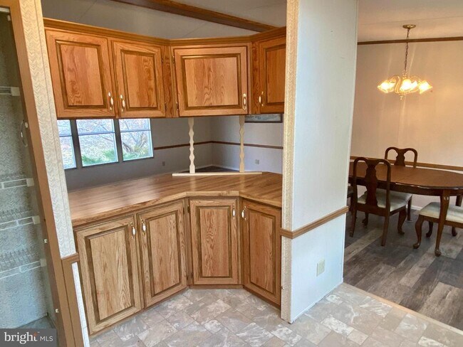 Building Photo - 746 Sawmill Rd