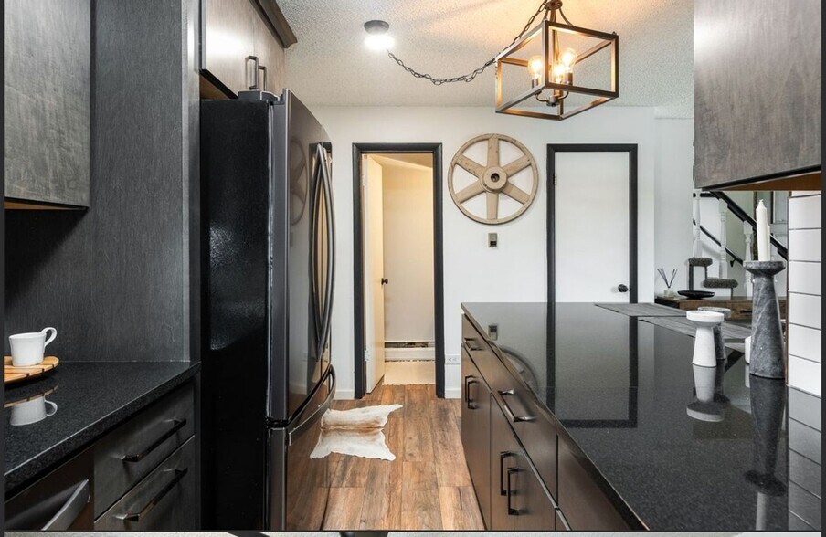 Building Photo - 2700 S Holly St