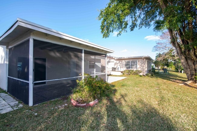 Building Photo - 8524 NW 57th Ct