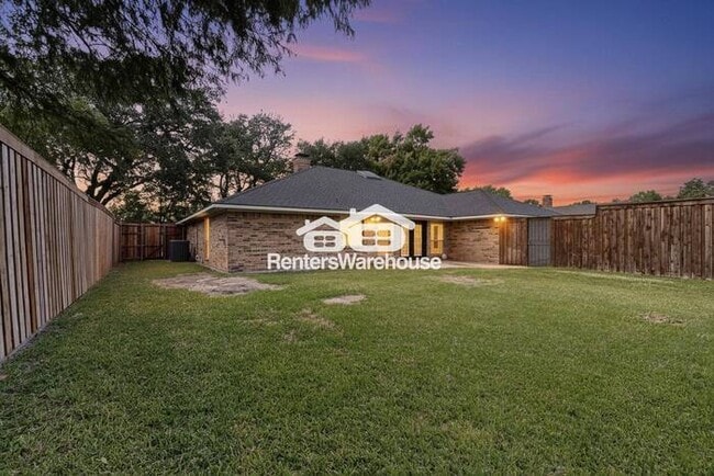 Building Photo - Completely Refreshed Plano Home Ready for ...