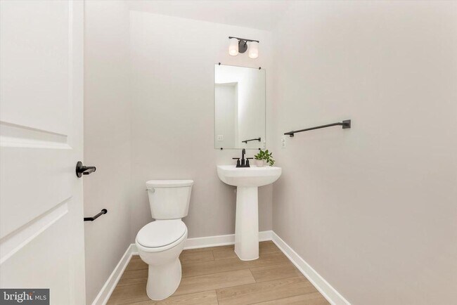 Building Photo - 714 Iron Frg Rd