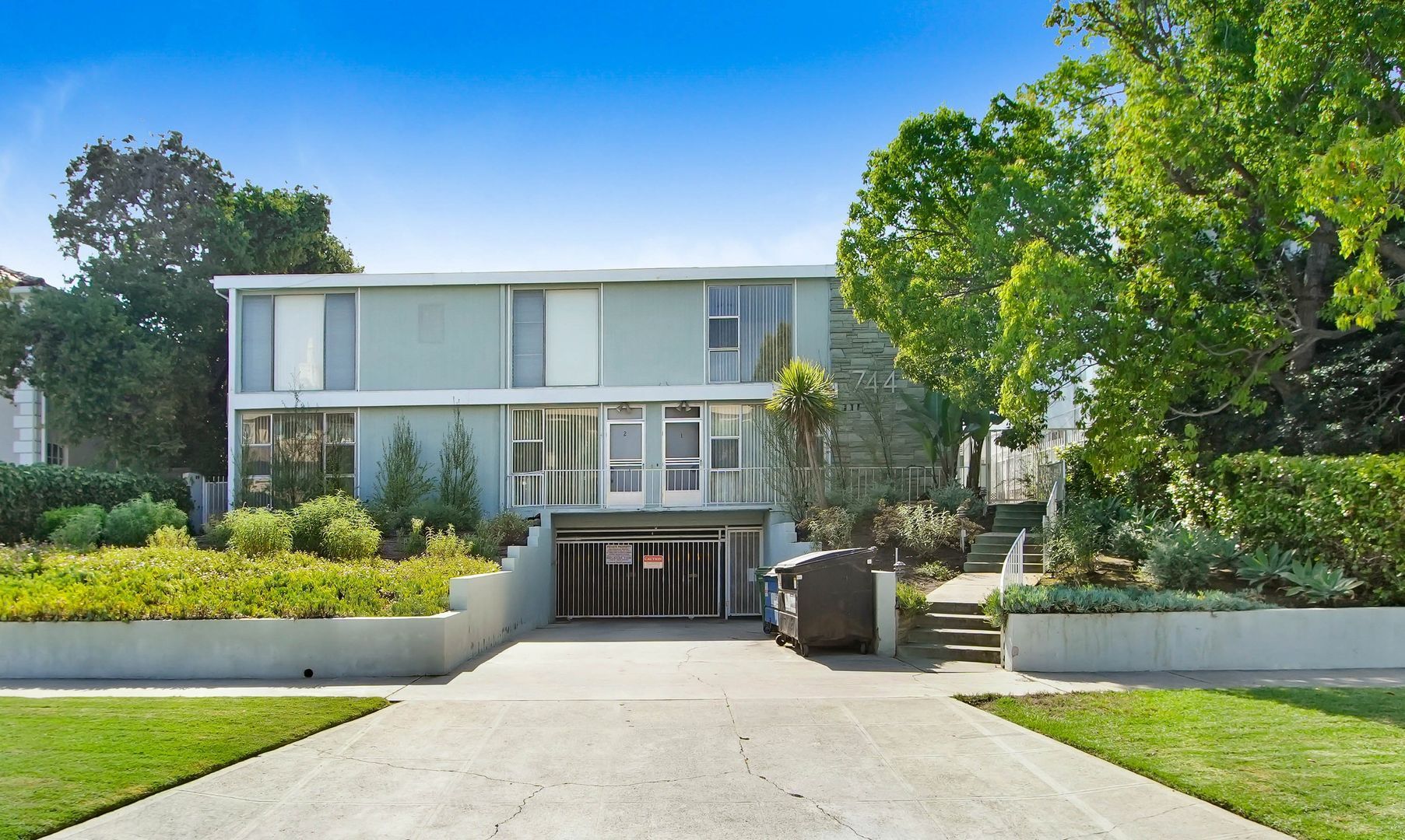 Building Photo - 744 S.Windsor Blvd. - just south of Wilshire Blvd.