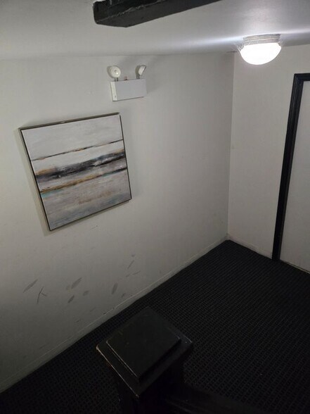 Building Photo - 5017 S Drexel Blvd