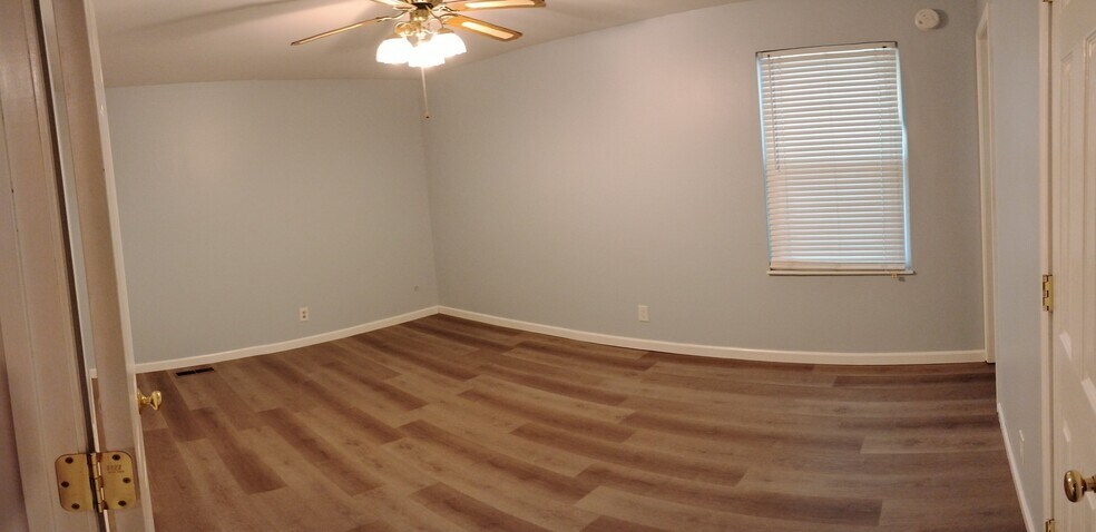 Master bedroom - 529 Strawberry Hill Rd