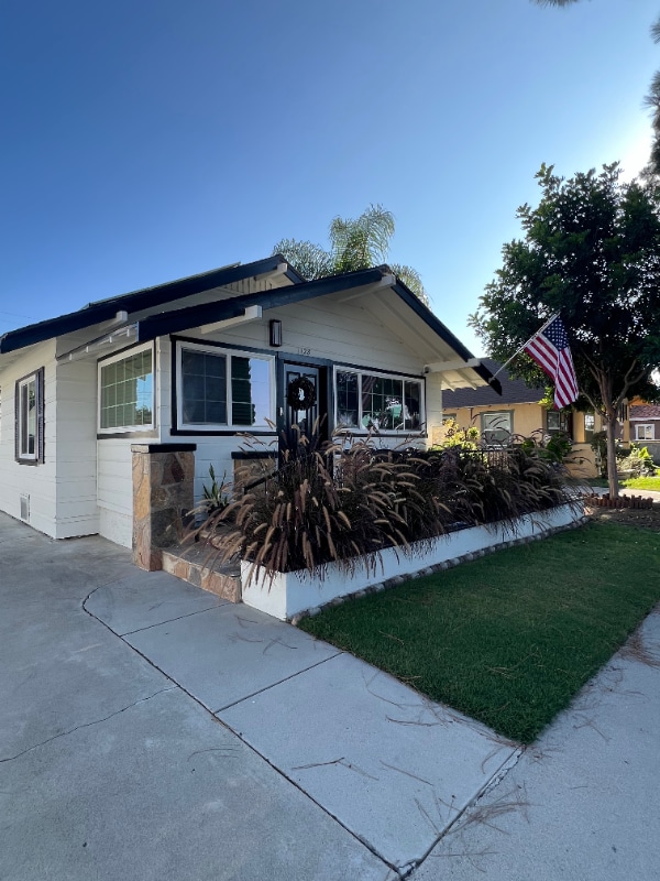 Primary Photo - 1128 W Pine St