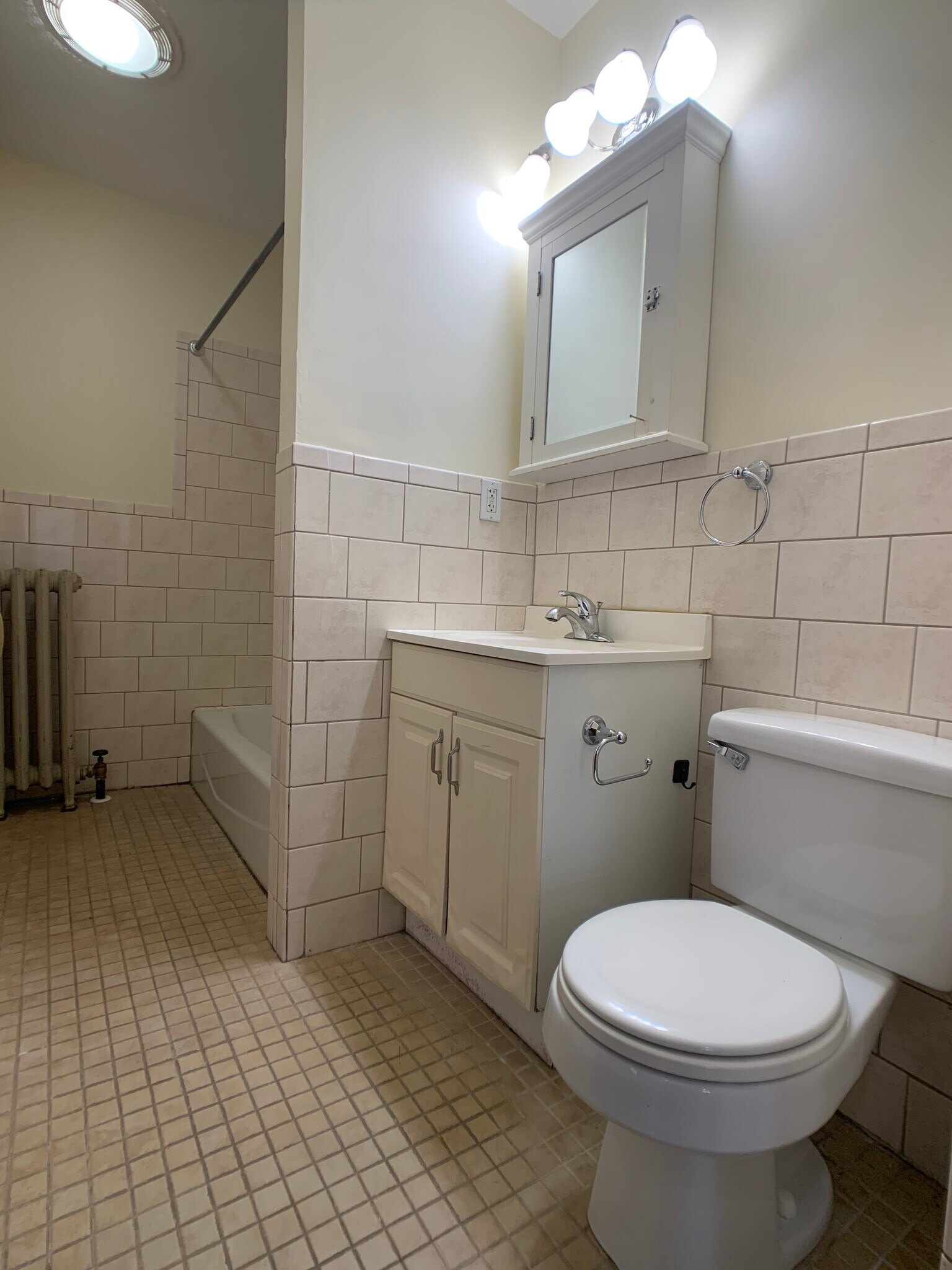 Building Photo - 92 University Rd