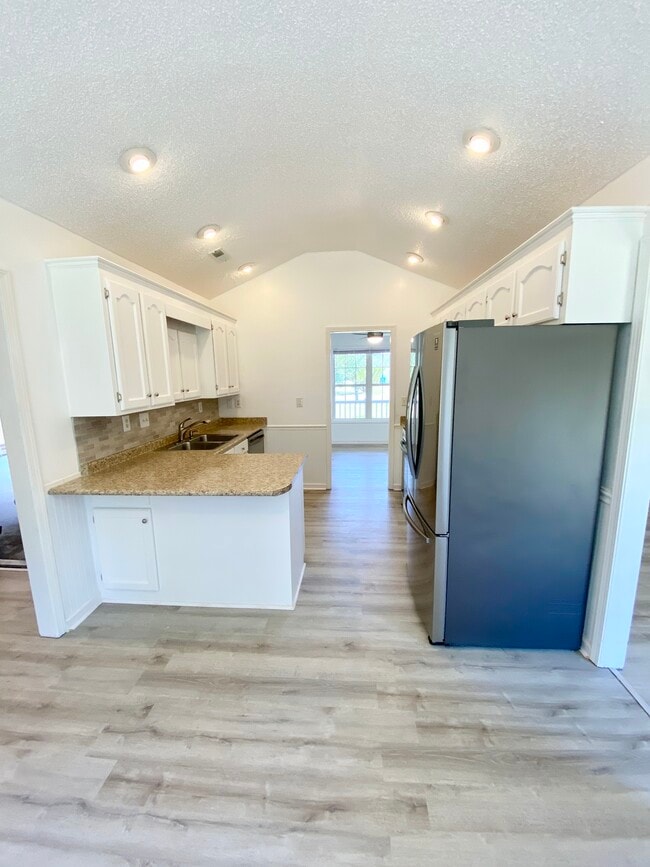 Building Photo - 2560 Nicholson Dr
