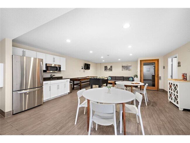 Building Photo - 4860 Park Commons Dr