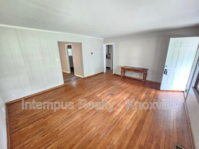 Building Photo - 2000 Nandina Dr