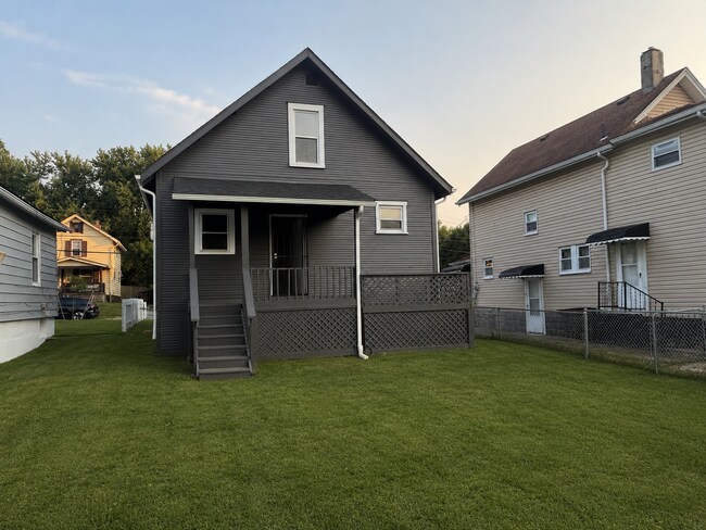 Building Photo - 1169 7th Ave