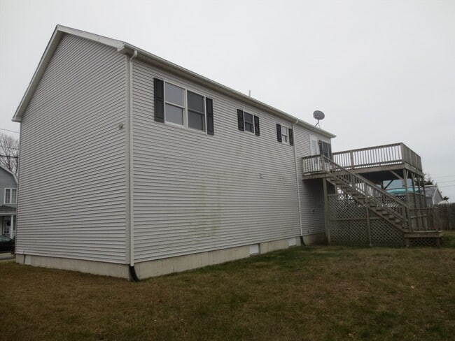 Building Photo - 7 J St