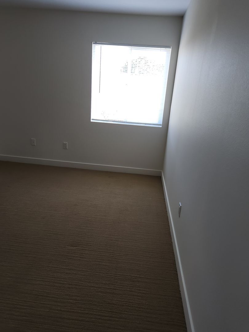 Building Photo - 1629 W Summit St