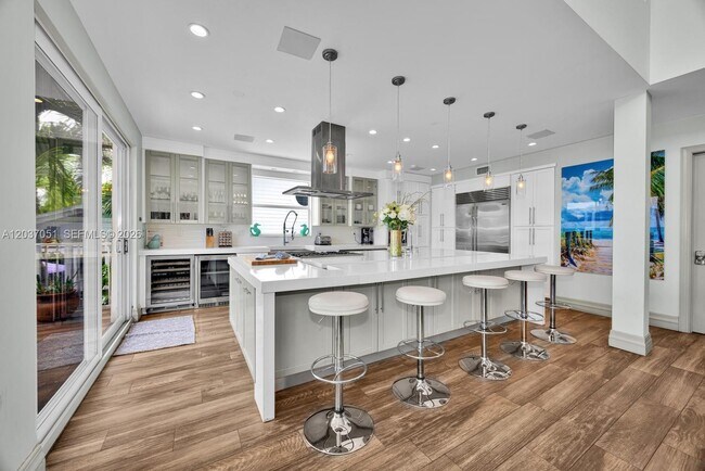Building Photo - 1076 NE Little River Dr