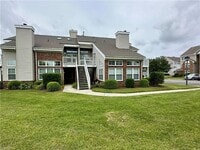 Building Photo - 4044 Laurel Green Cir