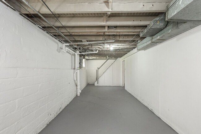 Building Photo - 2 Bedroom 1 bath Single Family Home