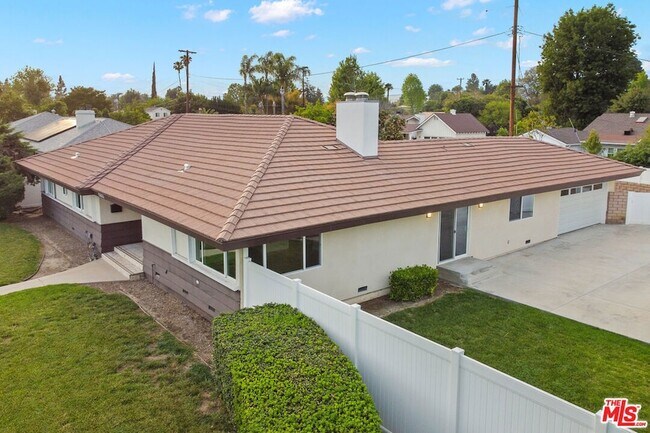 Building Photo - 17633 Nordhoff St