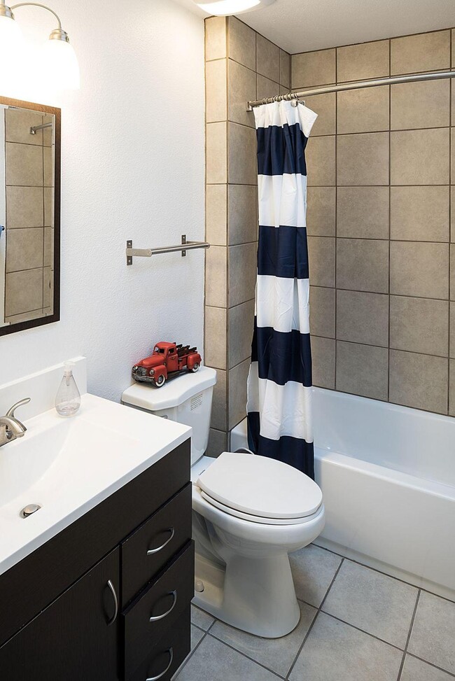 Building Photo - 3520 S Bentley Ave