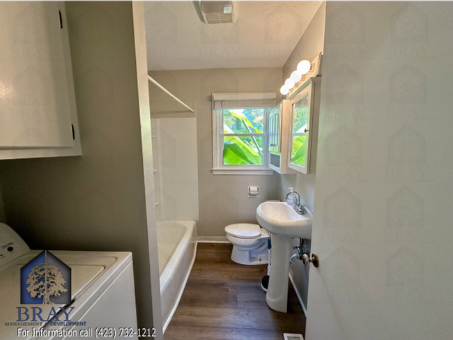 Building Photo - One level living with scenic views