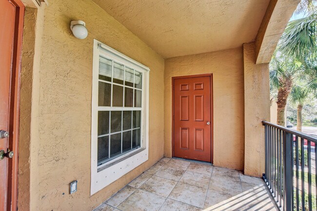 Building Photo - 5024 Lantana Rd