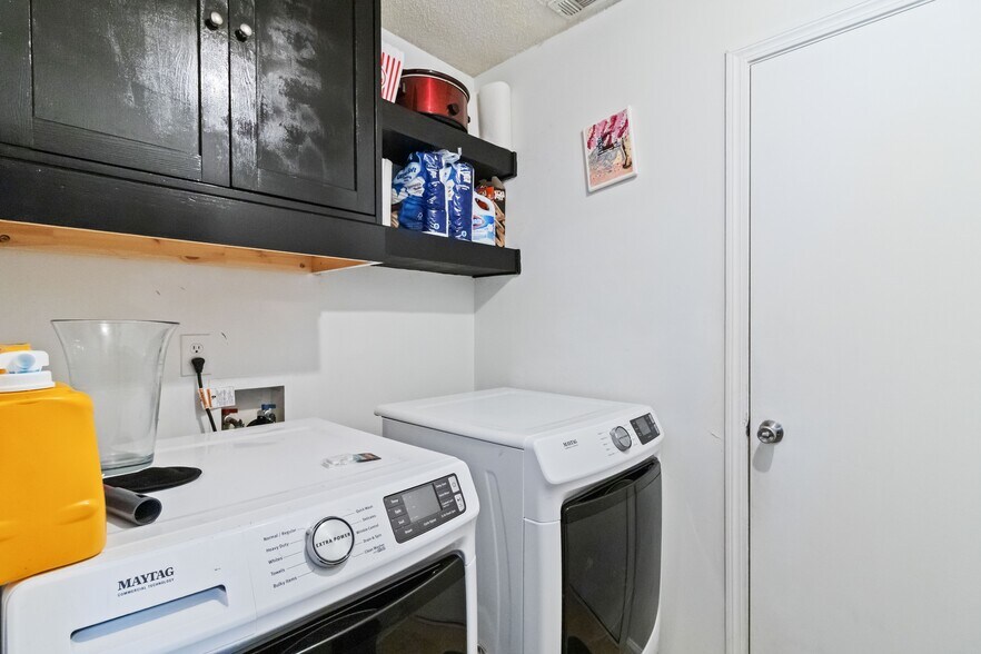 Building Photo - 4273 Holliday Rd