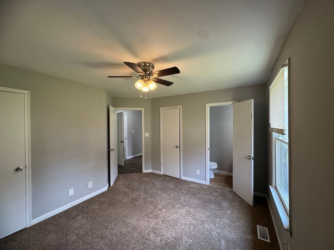 Building Photo - Single Family Home in Clarksville