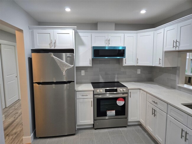 Building Photo - 548 Sierra Vista Ln