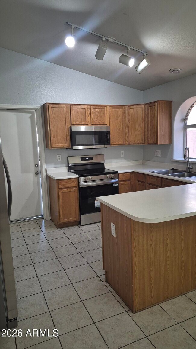 Building Photo - 12763 W Palm Ln