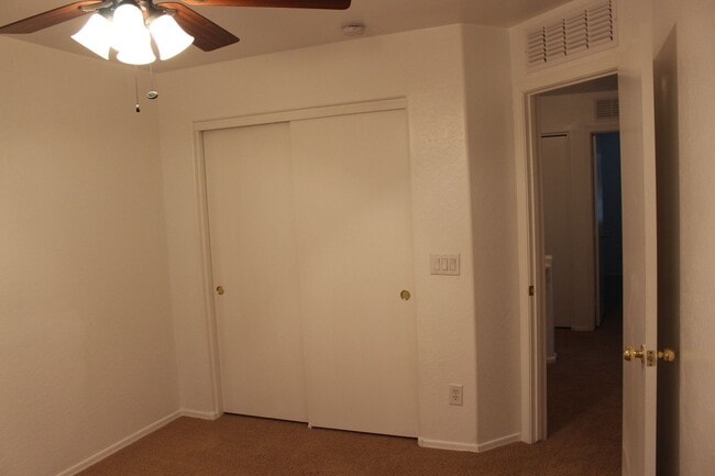 Building Photo - 4 bed 2.5 bath Magic Ranch Home