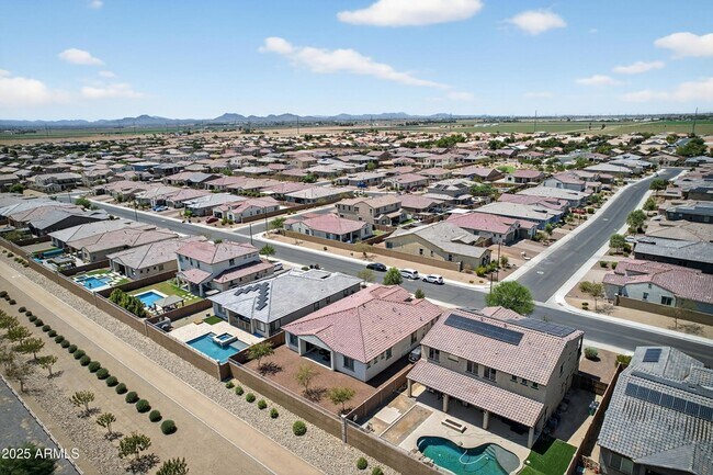 Building Photo - 3405 S 183rd Dr