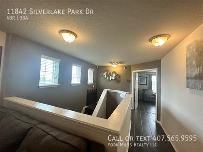 Building Photo - 11842 Silverlake Park Dr