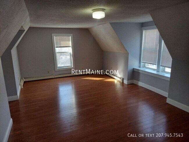 Building Photo - 13 Front St