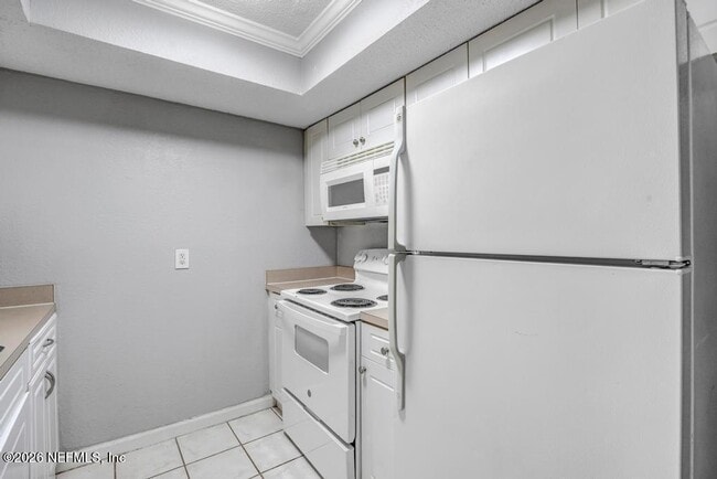 Building Photo - 3906 Mission Dr