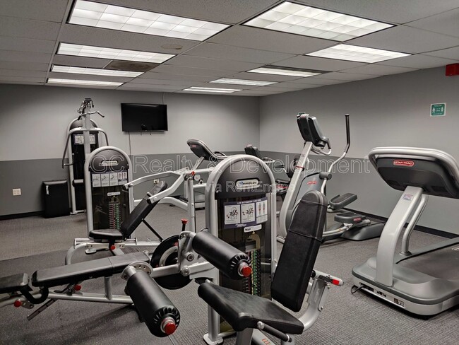 Building Photo - 6030 N Sheridan Rd