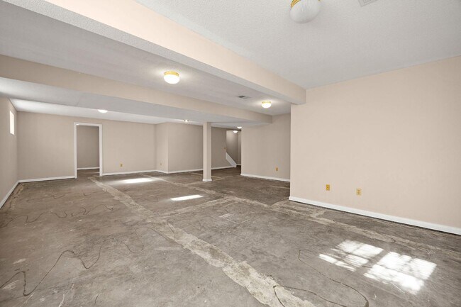 Building Photo - 1125 Oak St