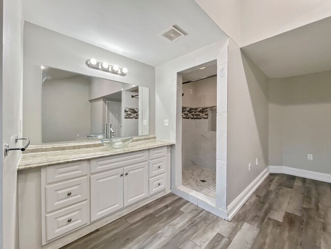 Building Photo - Stunning 4-Bed, 2.5-Bath Corner Lot Home with Modern Upgrades & Detached Garage – Move-In Ready!