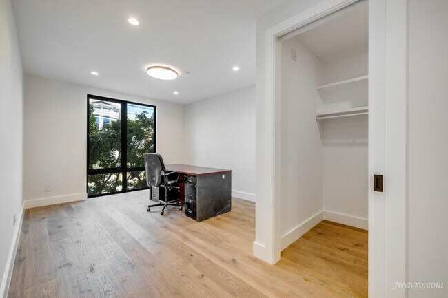 Building Photo - 20 Belcher St