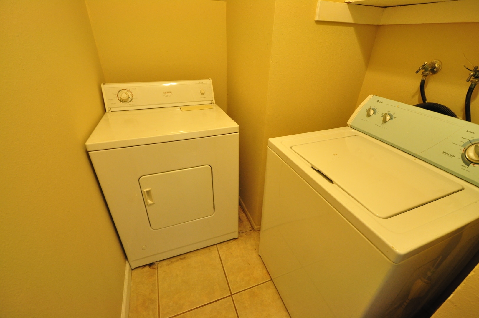 Building Photo - 2119 Elsinore St