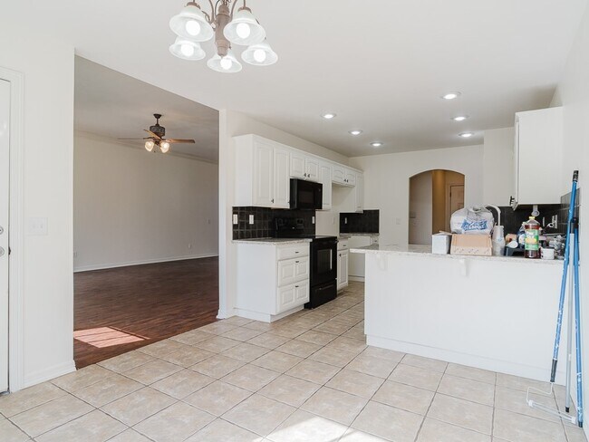 Building Photo - 2309 SW Primrose Ave