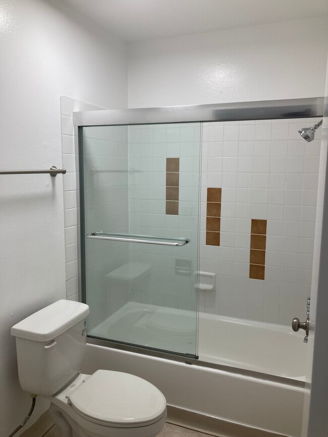 Building Photo - Roberts Rochester