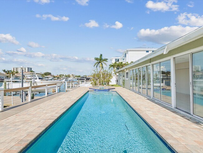 Building Photo - 441 Palm Island NE
